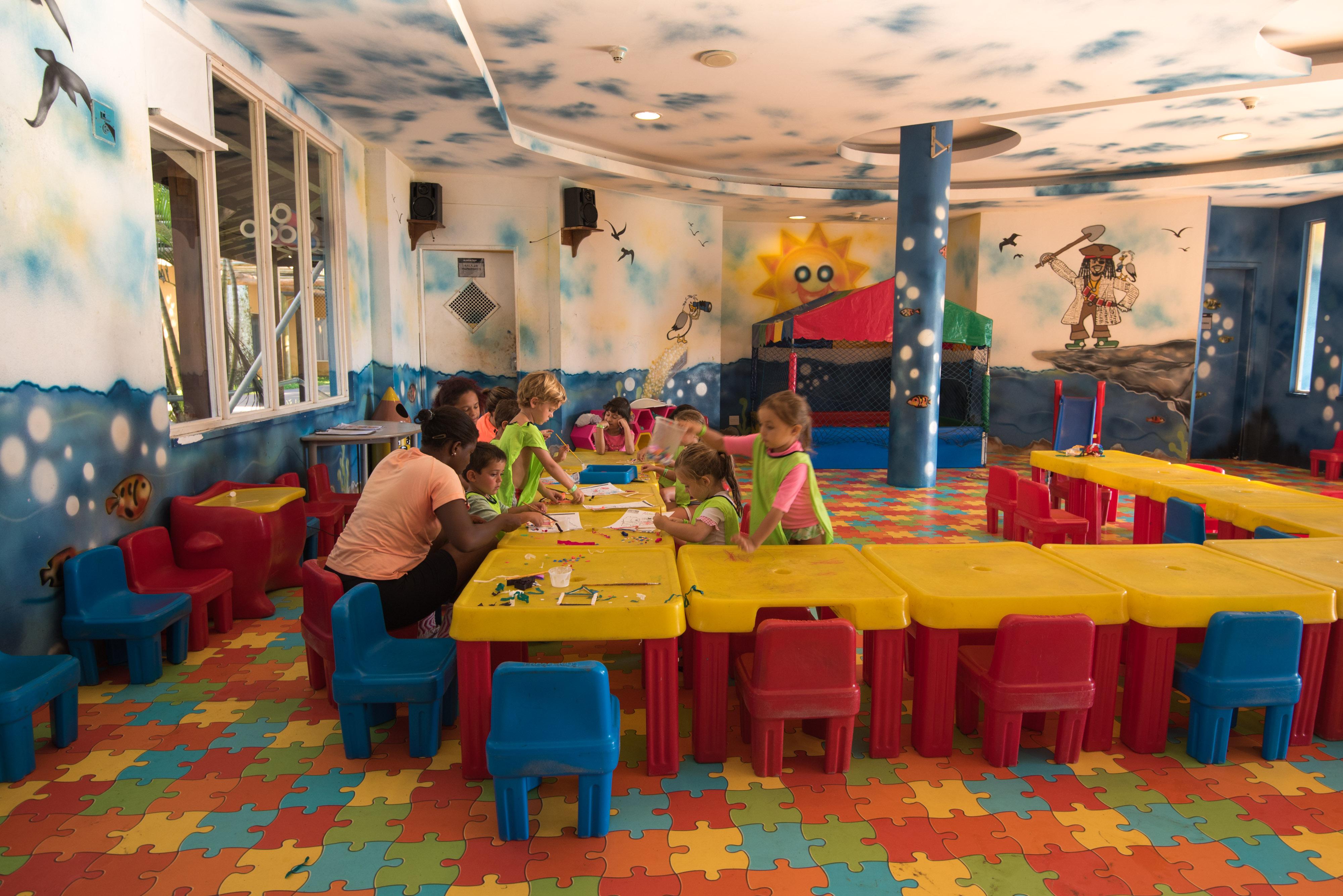 منتجع فيلا غاليه إيكو انغرا - شامل كليًا أنجرا دوس ريس المظهر الخارجي الصورة The children's club at the hotel