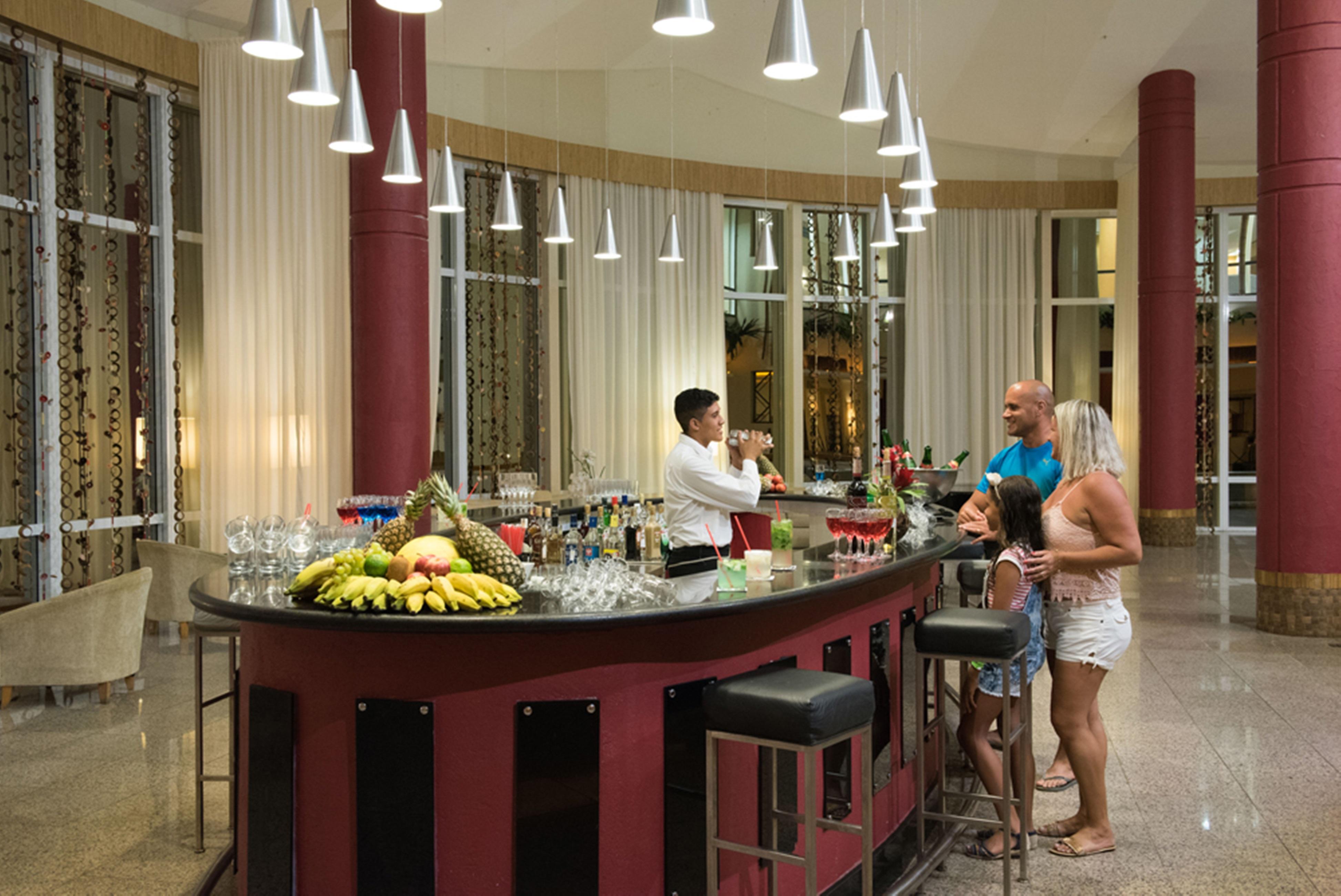 منتجع فيلا غاليه إيكو انغرا - شامل كليًا أنجرا دوس ريس المظهر الخارجي الصورة A bar at a resort